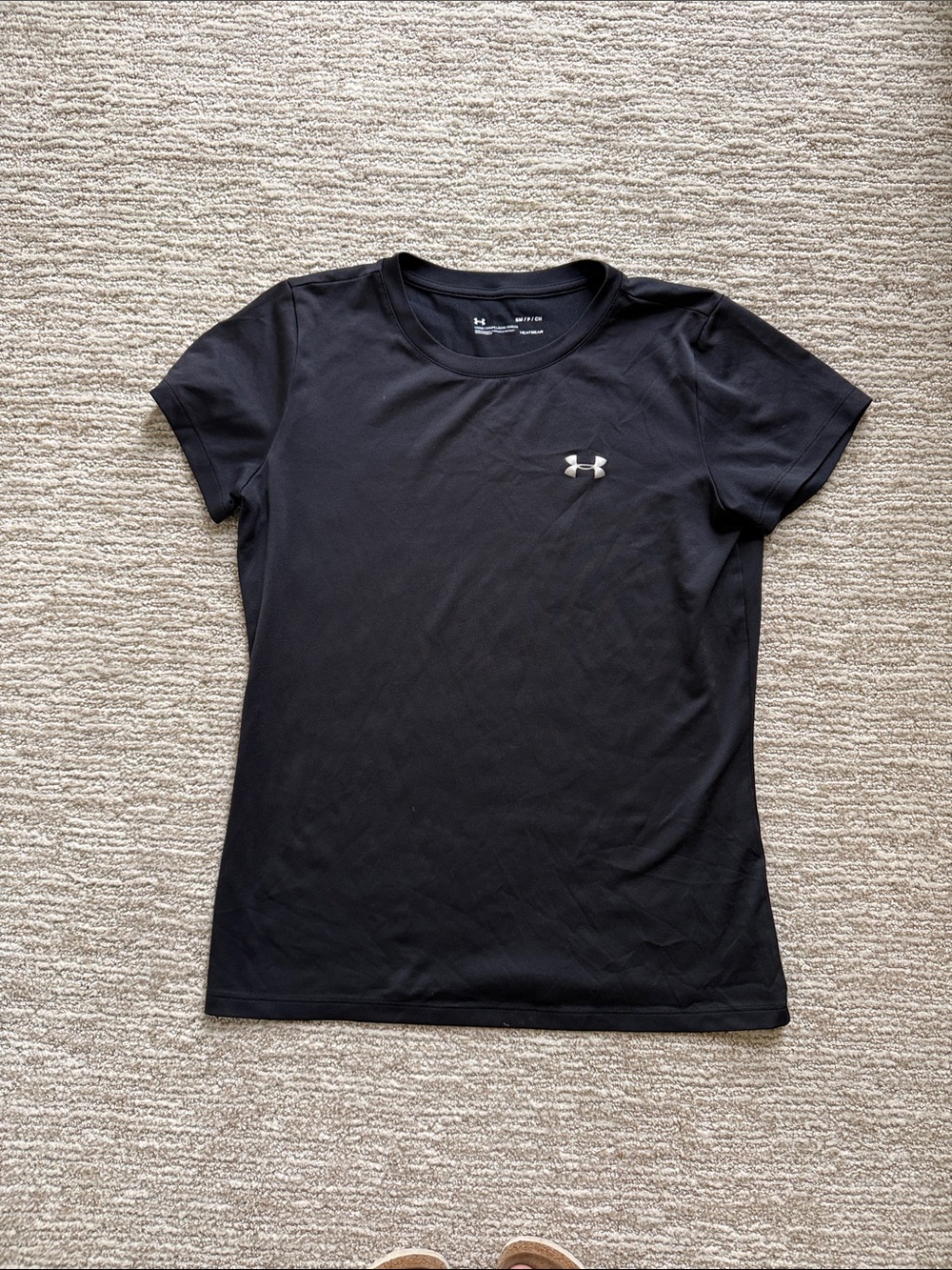Black Women’s Under Armour HeatGear short sleeve Size Small